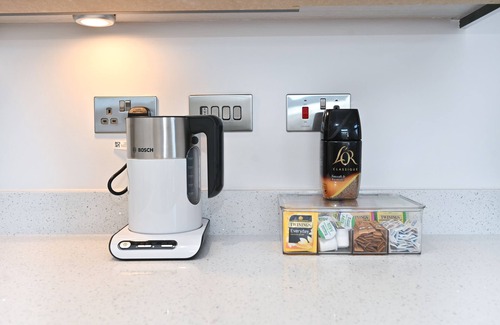 Ramsgate Apartment | ✔Seaside Stay✔100Mbps✔Royal Harbour Marina✔Beach✔2BR Exec Apt✔Sleeps 6