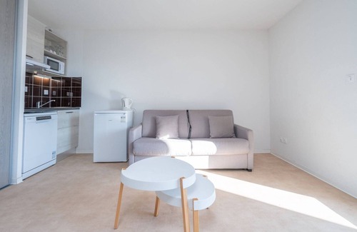 Serignan Apartment | Seaside Stay for Two Guests