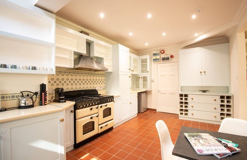 Frinton-on-Sea House | Seaside staycation, 5 mins from seafront, golf, celebrate or just relax !
