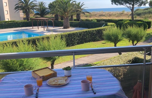 Saint-Cyprien Plage Apartment | Seaside, Studio cabin with sea and pool view ideal for couple with 2 children