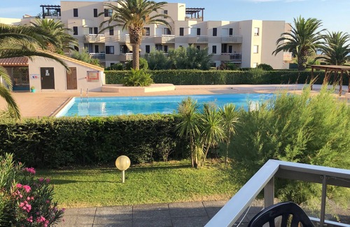 Saint-Cyprien Plage Apartment | Seaside, Studio cabin with sea and pool view ideal for couple with 2 children