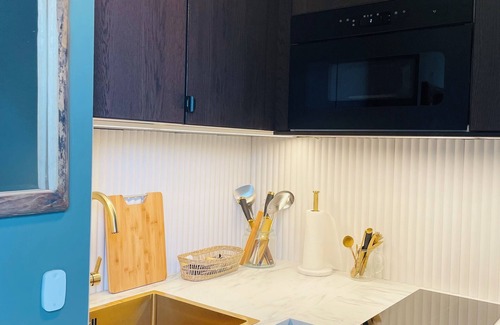 Bernieres-sur-Mer Apartment | Seaside Suite (Jacuzzi & Sauna) - 1 minute from the beach and shops
