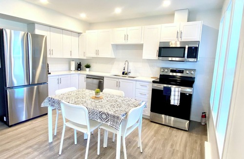 Colwood House | Seaside Suite + Private Yard : Walk to Royal Bay Beach