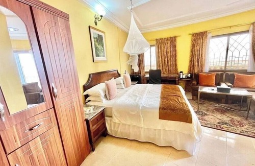Freetown House | Seaside Suites and Hotel Room #112