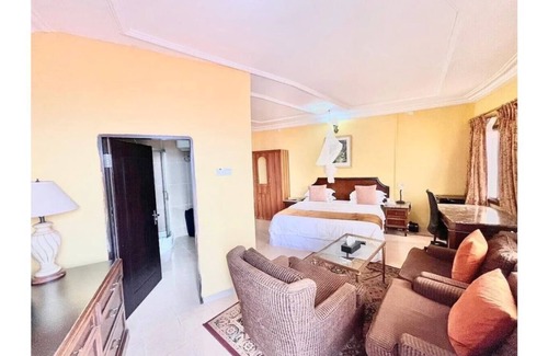 Freetown Hotel | Seaside Suites and Hotel Room #116