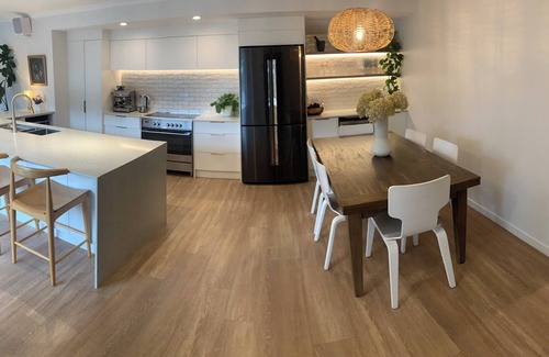 Sumner House | Seaside Sumner Home with outdoor entertaining