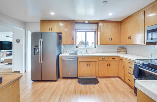 Seaside House | Seaside Vacation Rental w/Patio Near Monterey Bay