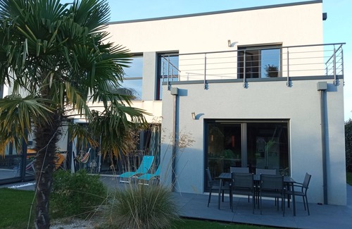 Amfreville House | Seaside villa. Swimming pool/Jacuzzi. Cabourg 10km. Deauville 30km.