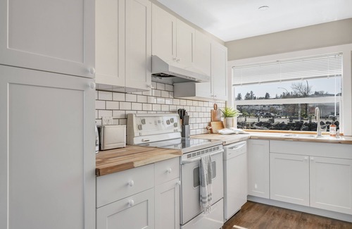 Campbell River Condo | Seasky: Serene Float Living