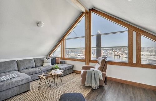 Campbell River Condo | Seasky: Serene Float Living