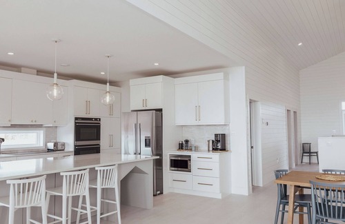 Little Pond House | Seasmoke Beachhouse with Private Beach Access