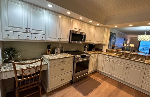 Central Beach Condo | SEASON 2026 AVAILABLE Renovated Beachfront Condo-Heart of Vero! Oceanfront pier