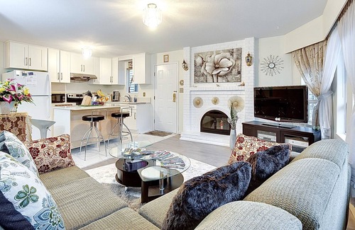 Riley Park-Little Mountain House | Season’s Touch-Spacious 4br/2ba/5beds/QE Park/Hillcrest Centre/Main/downtown