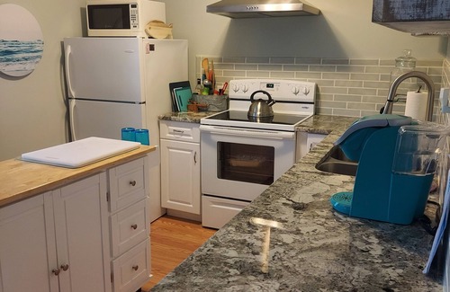 Westbrook Center Cottage | Seasonal cottage rental,waterview