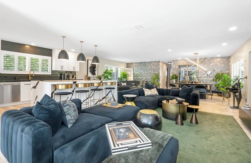 Central Corals House | Seasonal Private Oasis in Beautiful Neighborhood w/Private Pool