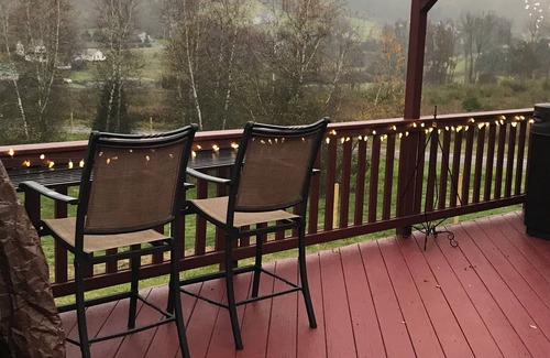 Saylorsburg Apartment | SEASONAL RENTAL.Cozy 3/2 Cabin w/Hot TubnClose to Blue Mountain and Camelback