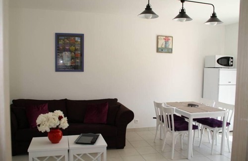 Vedene House | seasonal rental of a house with garden and pool
