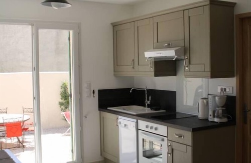 Vedene House | seasonal rental of a house with garden and pool
