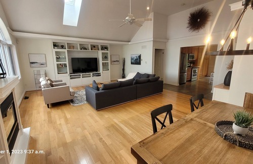 Collingwood House | Seasons by the Bay! Lakehouse on Georgian Bay. Short drive to town, ski or beach