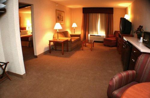 Highland Hotel | Seasons Inn & Suites Highland