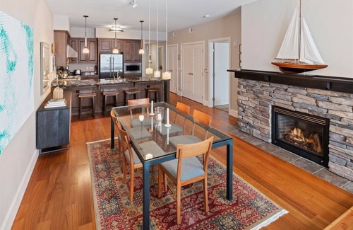 Sandpoint Condo | Seasons Top Floor Waterfront Heated Pool | Marina | Spa | Views