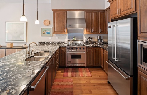 Sandpoint Condo | Seasons Top Floor Waterfront Heated Pool | Marina | Spa | Views