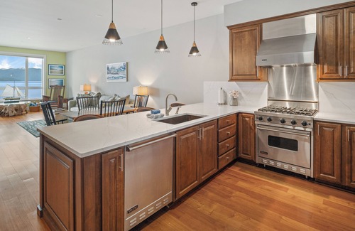 Sandpoint Condo | Seasons Waterfront | Pool, Marina, Hot Tub, Spa