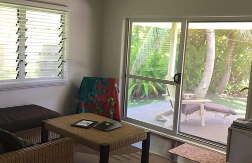 Rarotonga Villa | Seaspray Beach Villa - beachfront holiday home