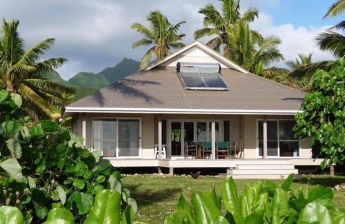 Rarotonga Villa | Seaspray Beach Villa - beachfront holiday home