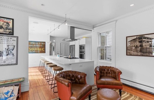 Dartmouth House | Seathrift Estate, on the Padanaram Harbour