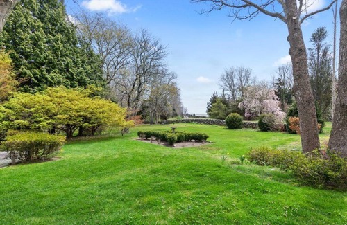 Dartmouth House | Seathrift Estate, on the Padanaram Harbour