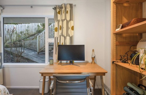 Seatoun House | Seatoun View - 4 bed, 2 bath with spa overlooking Seatoun and Wellington Harbour