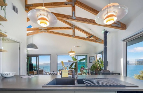 Seatoun House | Seatoun View - 4 bed, 2 bath with spa overlooking Seatoun and Wellington Harbour