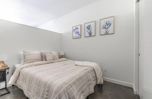 Mann Apartment | Seattle Lux 1 bd Apartment- Rooftop, WiFi, Pet Friendly