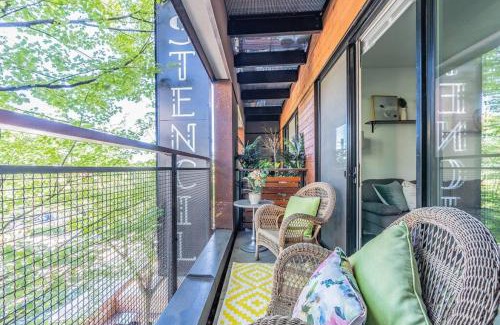 Mann Apartment | Seattle Lux 1 bd Apartment- Rooftop, WiFi, Pet Friendly