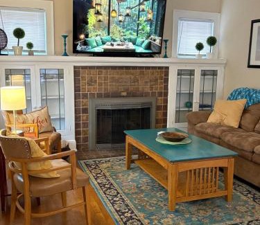 North Queen Anne House | Seattle-Queen Anne-7 BR 3 BA-One Block to SPU