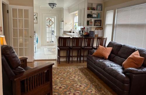 North Queen Anne House | Seattle-Queen Anne-7 BR 3 BA-One Block to SPU