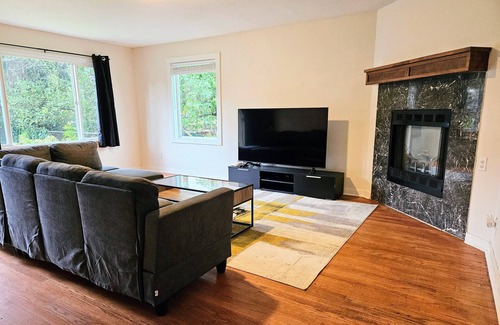 Licton Springs House | SEATTLE TIMELESS CHARM 4BR2BA, Kitchen WD