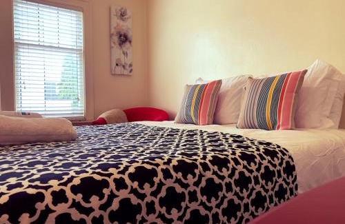 Eastlake House | Seattle Urban Village- private room