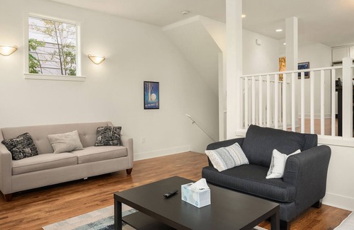 Mann House | Seattle Vacation Home: 3 en-suite bedrooms with outdoor space!
