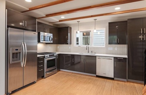 Miller Park House | Seattle Vacation Home: Impeccably finished 2 bedroom/2 bathrooms with parking