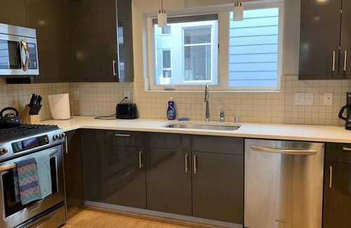 Miller Park House | Seattle Vacation Home: Impeccably finished 2 bedroom/2 bathrooms with parking