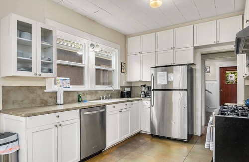 West Queen Anne House | Seattle Vacation Home: New Queen Anne - Great Location | Spacious Master Suite! | 5 Star Hospitality