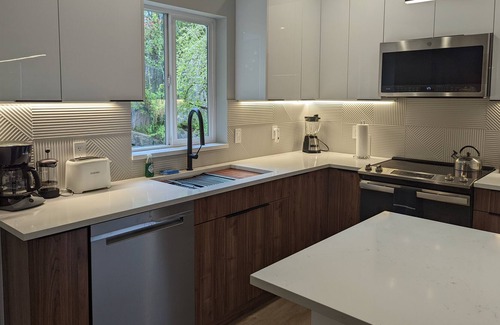 High Point House | Seattle Vacation Home: The Newsroom - West Seattle 4 bedroom home