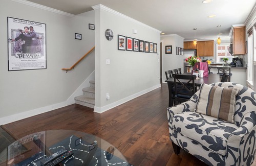 Mann House | Seattle Vacation Home: The Great Wall