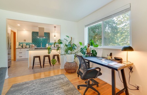 High Point House | Seattle Vacation Home w/Hot Tub: 5 Mi to Downtown