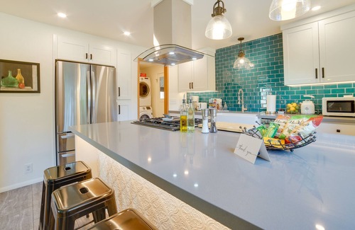 High Point House | Seattle Vacation Home w/Hot Tub: 5 Mi to Downtown