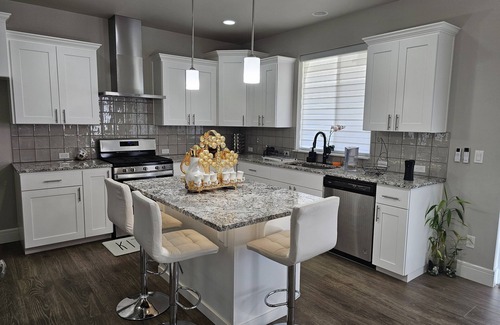 Kent House | Seattle vacation rentals,Centrally located w/free parking & Netflix' wifi.