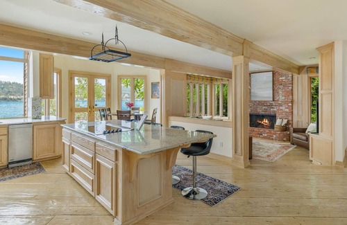 Mercer Island House | Seattle Waterfront Mansion on Lake WA