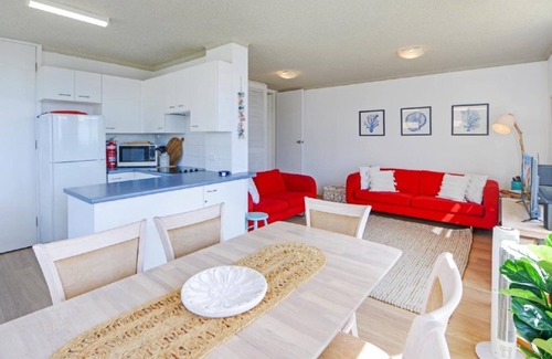Avoca Beach Apartment | Seaview 7 - Prime Position Beachside Holiday